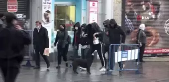 Taksim'deki yoğunluk yağmur yağışı sonrası dağıldı