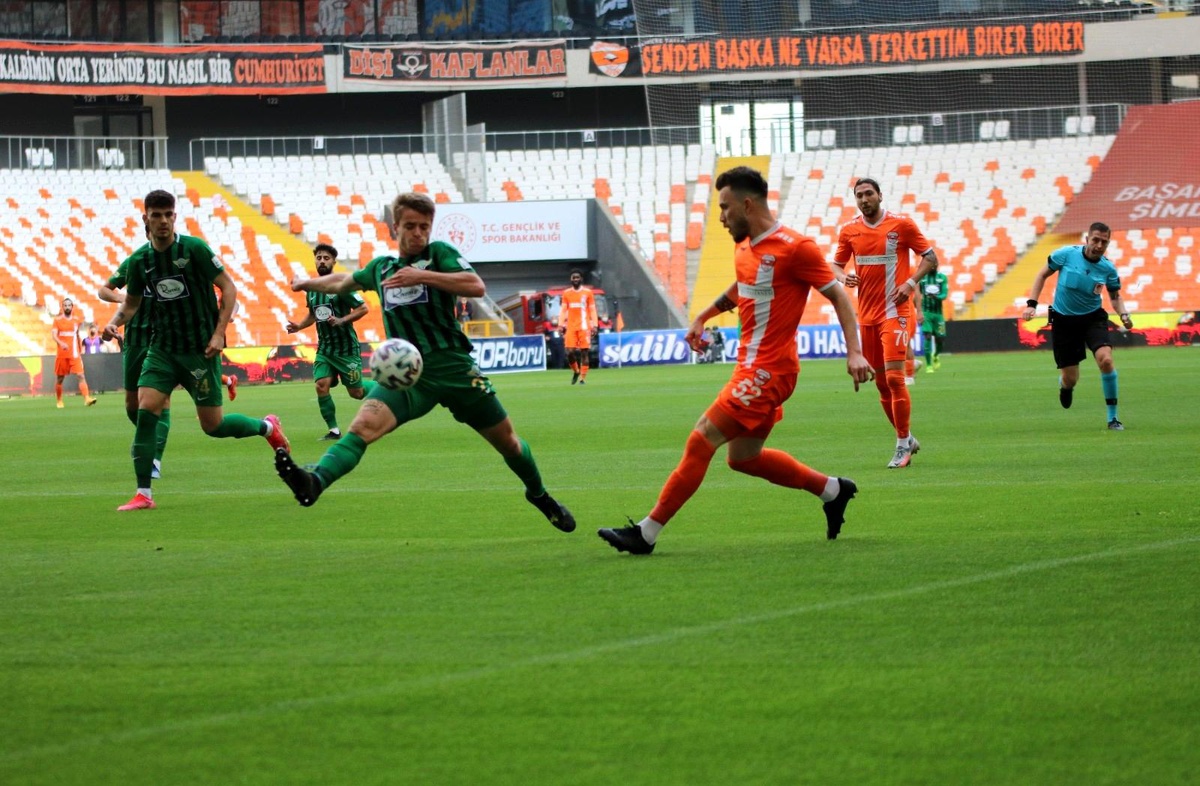 TFF 1. Lig: Adanaspor: 2 Akhisarspor: 0 (İlk yarı sonucu)