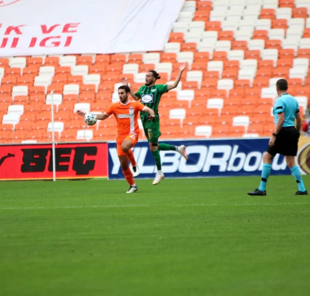 TFF 1. Lig: Adanaspor: 2 Akhisarspor: 0 (İlk yarı sonucu)