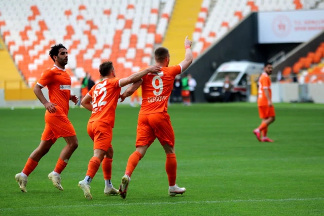 TFF 1. Lig: Adanaspor: 2 Akhisarspor: 0 (İlk yarı sonucu)