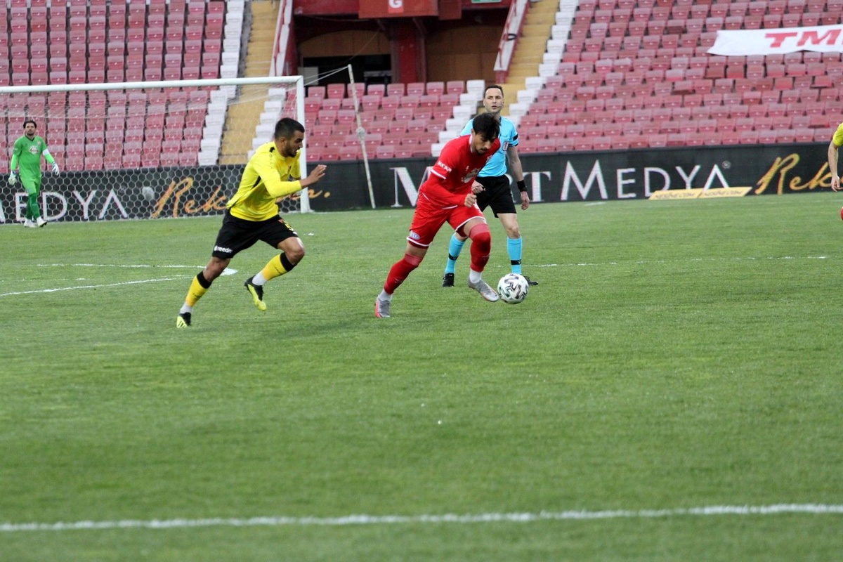 TFF. 1. Lig: Balıkesirspor: 0 İstanbulspor: 1 (İlk yarı sonucu)