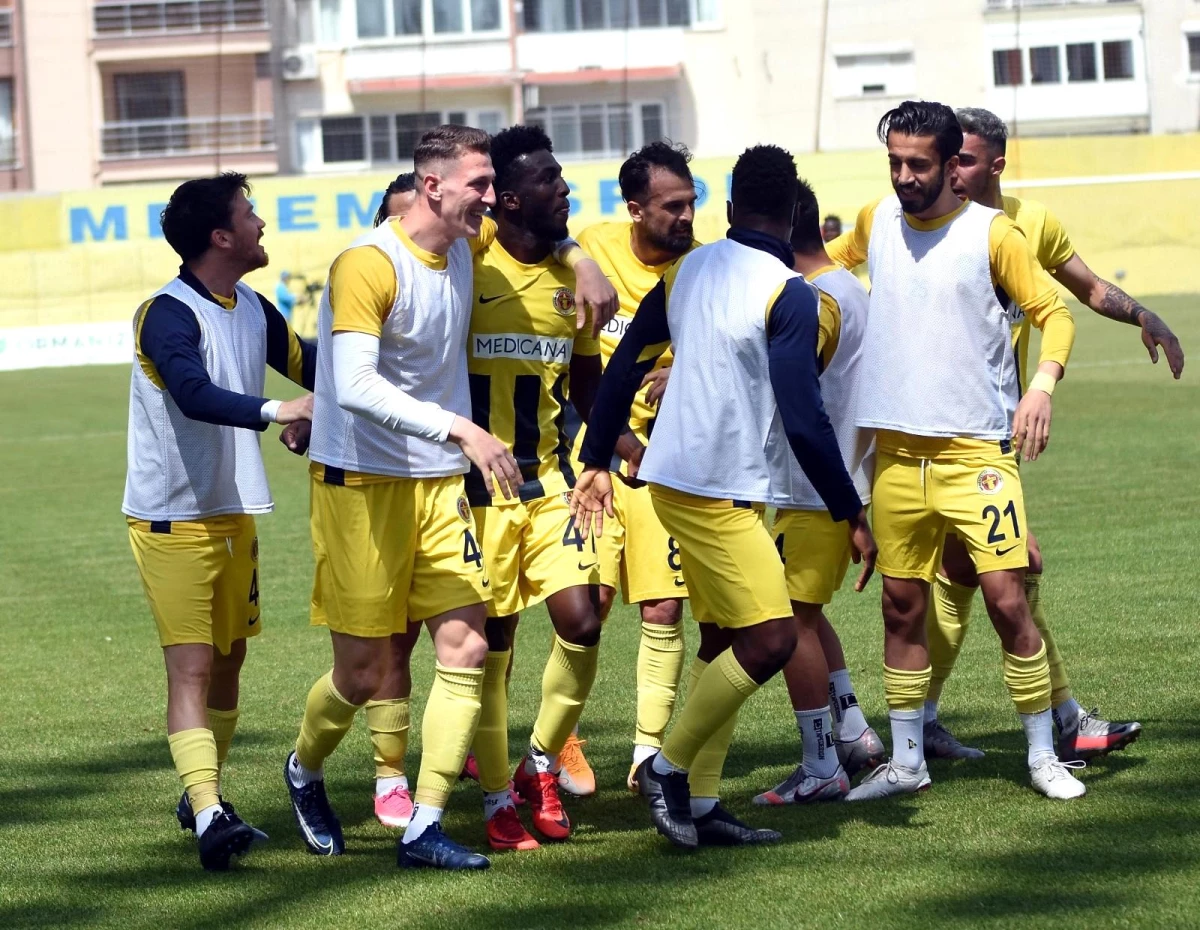 TFF 1. Lig: Menemenspor: 2 Samsunspor: 2