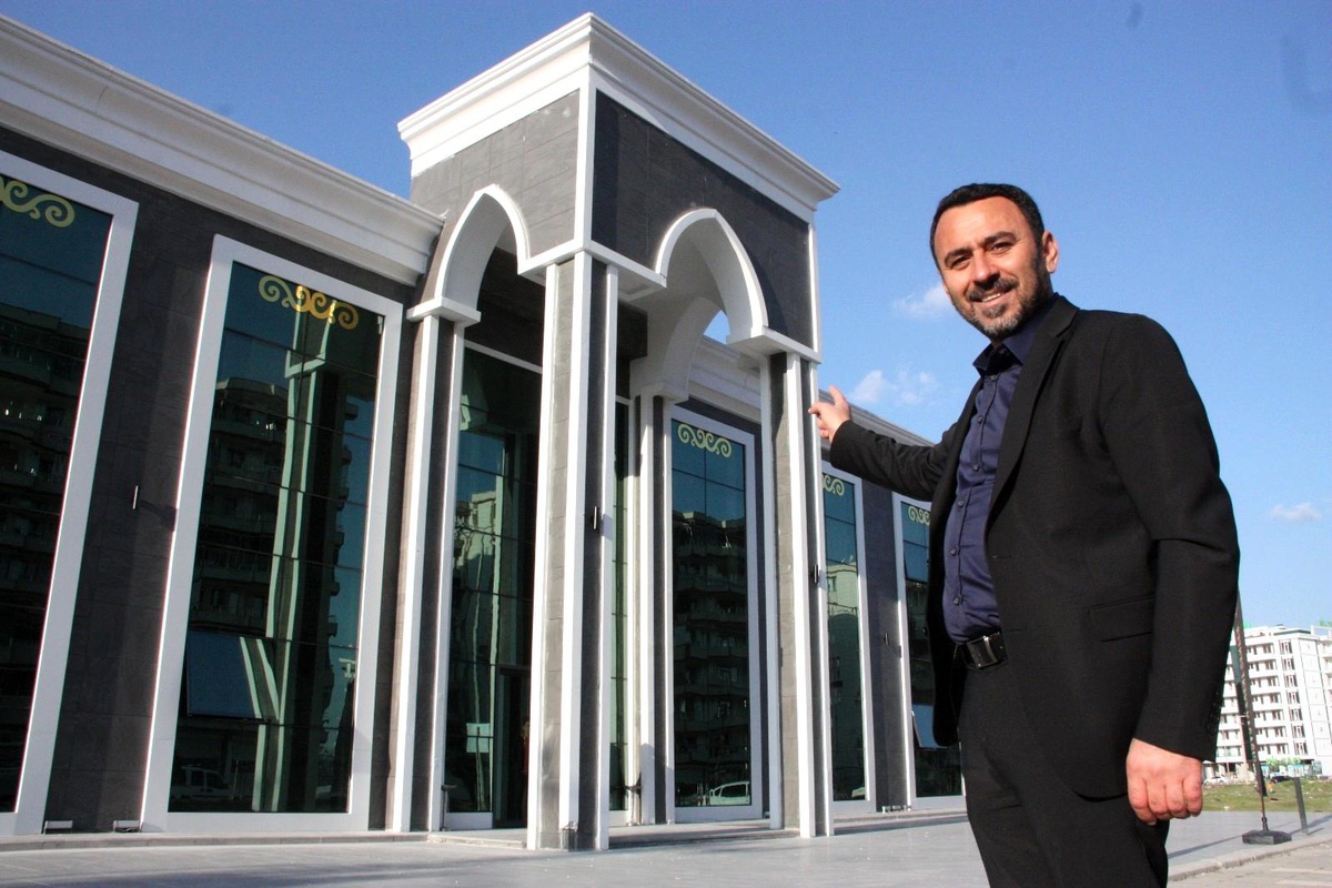 Türkiye\'nin en büyük mahallesine ilk yüzme havuzu