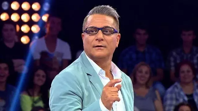 Ünlü şovmen Mehmet Ali Erbil, yeniden ekranlara döneceğinin müjdesini verdi Ünlü şovmen Mehmet Ali Erbil, yeniden ekranlara döneceğinin müjdesini verdi