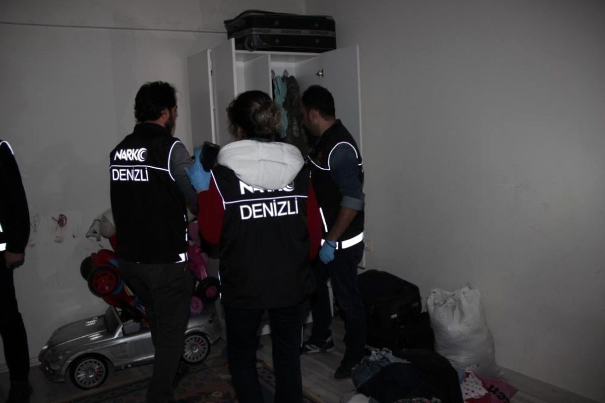 Son dakika haberi: Uyuşturucu satıcılarına şafak operasyonu: 3 gözaltı