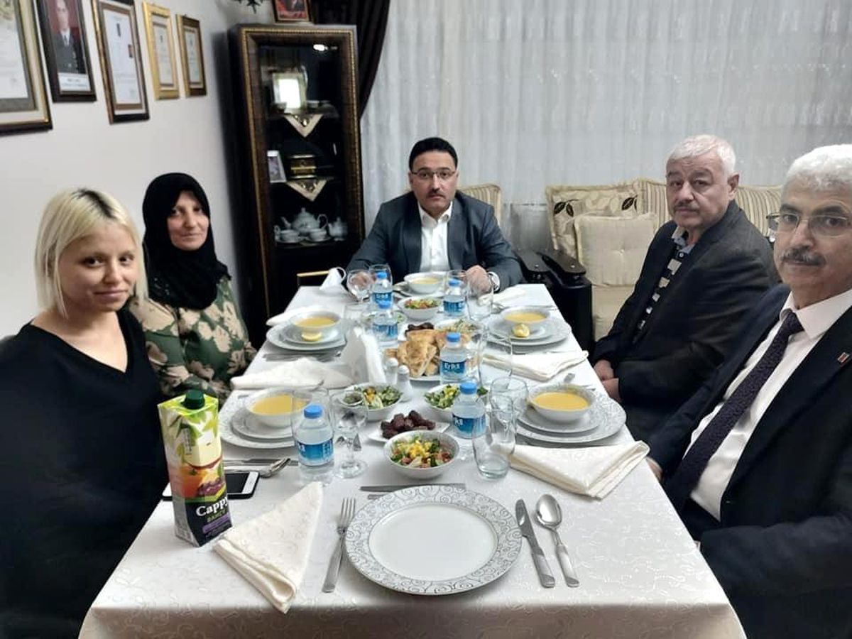 Son dakika haberi! Vali Çiçek ilk orucu şehit ailesi ile açtı