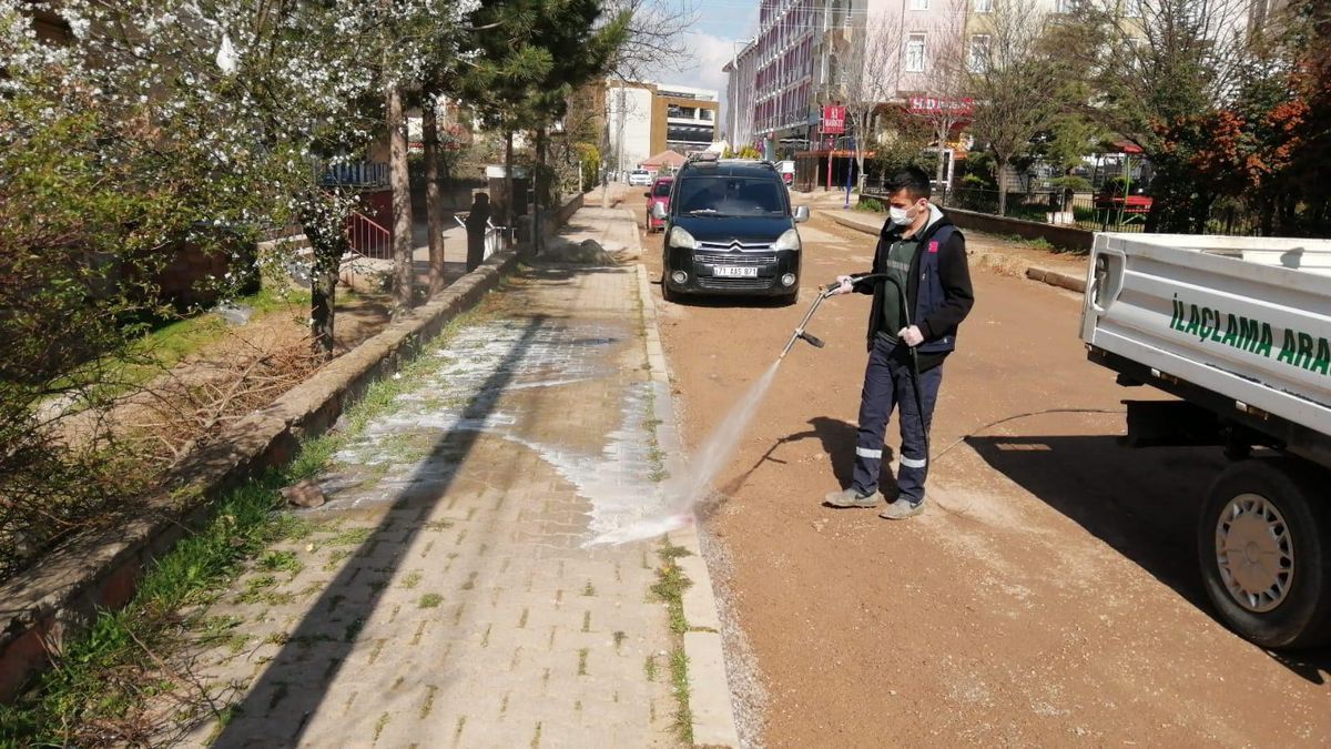 Yahşihan\'da yabani otlarla mücadele başladı