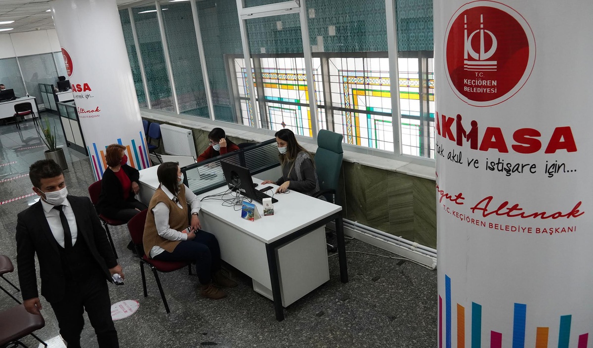 "Ak Masa" Keçiörenli vatandaşın çözüm merkezi oldu