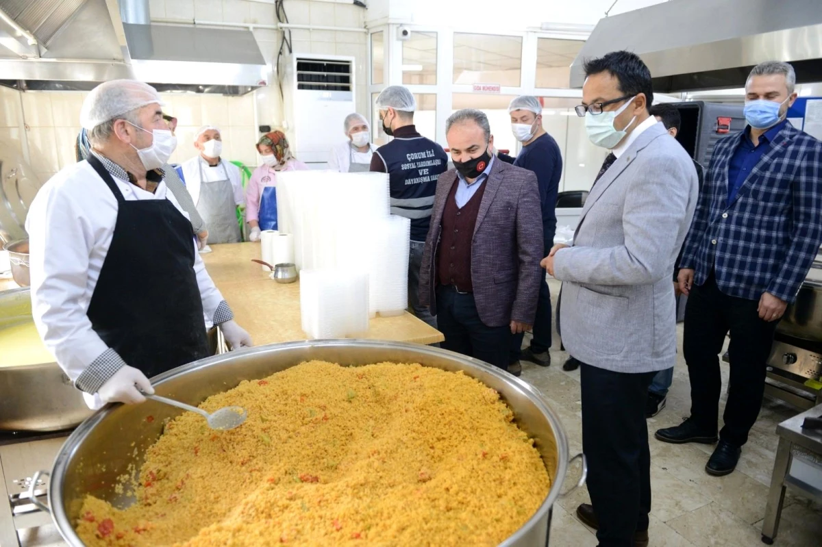 Aşevinde hazırlanan yemekler ihtiyaç sahiplerine ulaştırılıyor