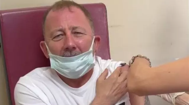 Koronavirüs aşısı olan Sergen Yalçın'ın verdiği komik tepkiler sosyal medyada gündem oldu Koronavirüs aşısı olan Sergen Yalçın'ın verdiği komik tepkiler sosyal medyada gündem oldu