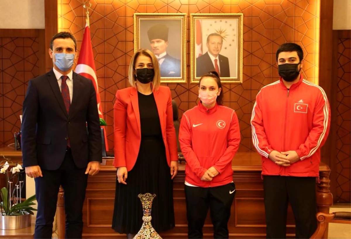 Avrupa Halter Şampiyonasında üçüncü olan Şaziye Erdoğan, Vali Becel\'i ziyaret etti