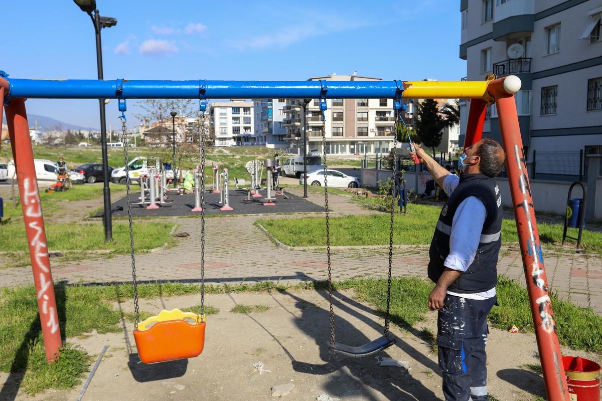 Buca Belediyesi parkları A\'dan Z\'ye yeniledi