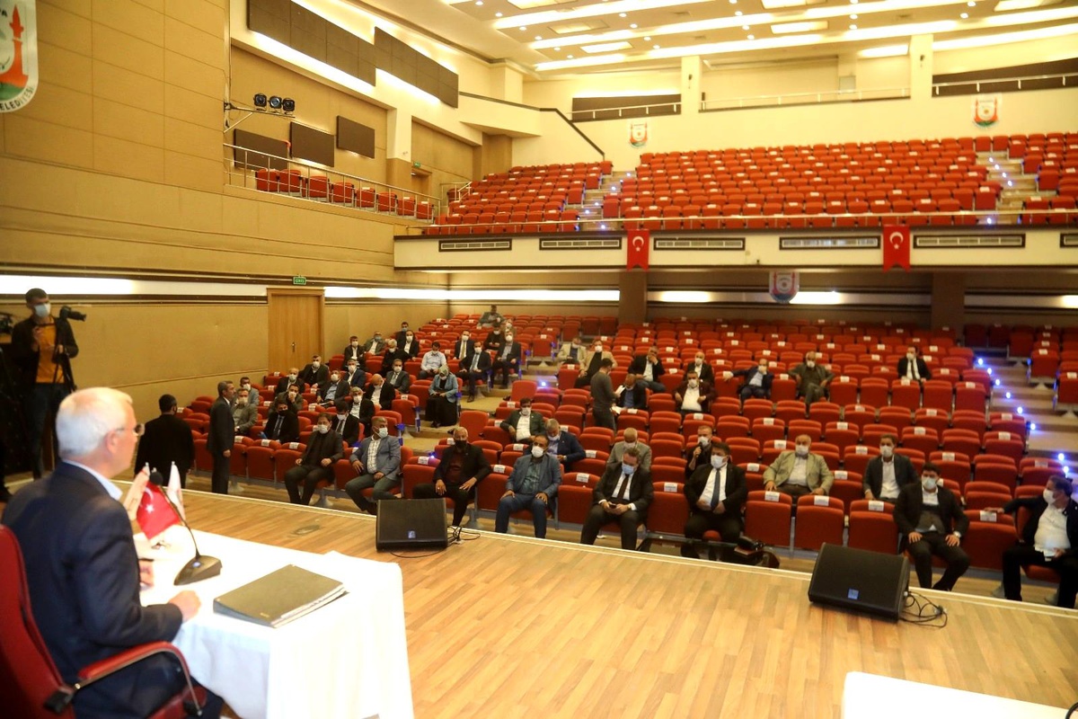 Büyükşehir meclisinde çalışmalar sürüyor