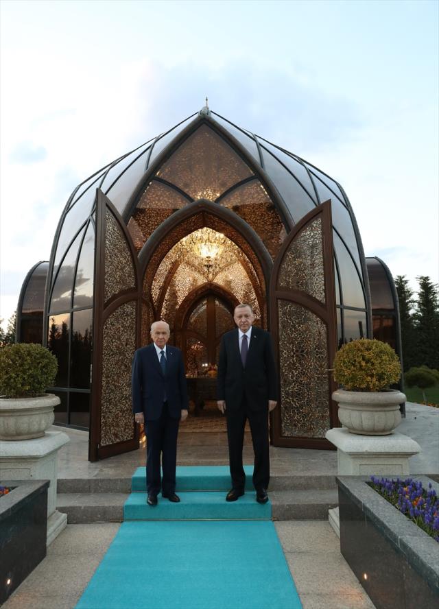 Cumhurbaşkanı Erdoğan'la MHP lideri Bahçeli, Özbek Otağı'nda iftar yaptı