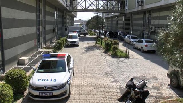 Esenler'de koca boşanma aşamasında olduğu eşini rehin aldı