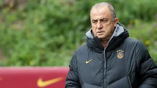 Galatasaray'da kaosun önüne geçilemiyor! Fatih Terim'in istifa edeceği iddia edildi Galatasaray'da kaosun önüne geçilemiyor! Fatih Terim'in istifa edeceği iddia edildi