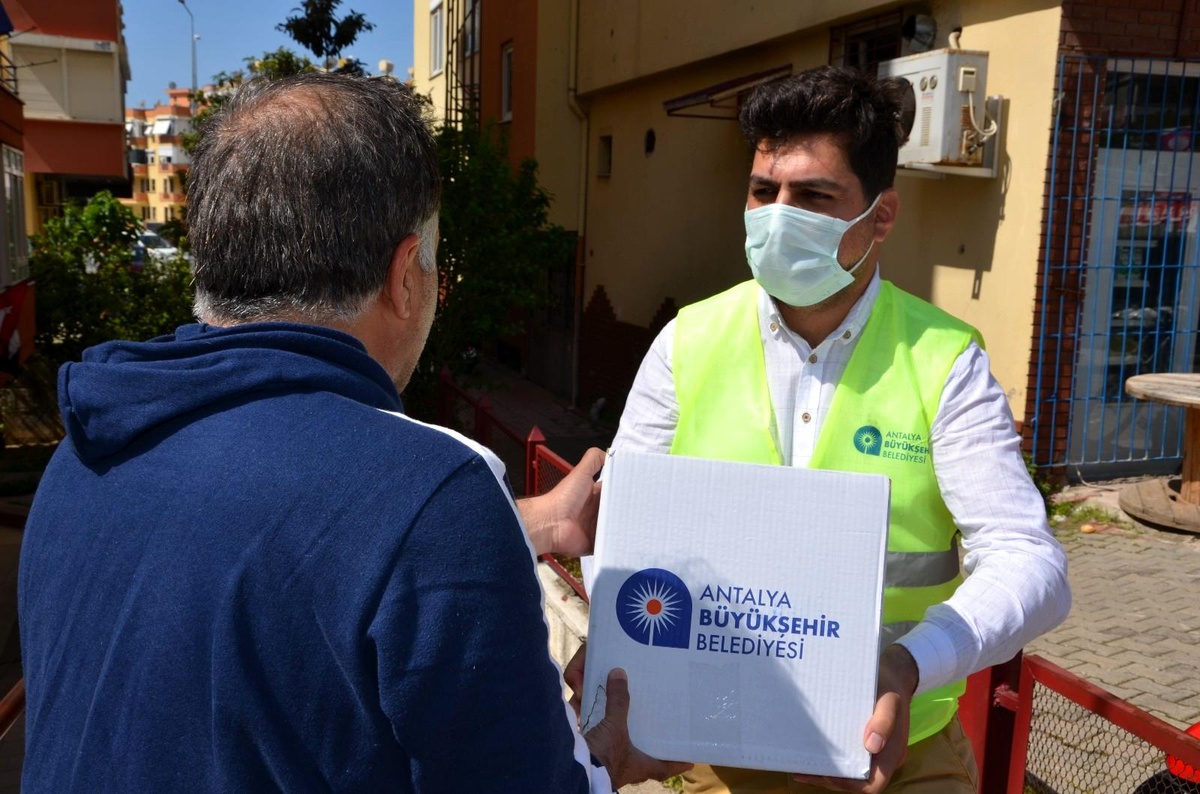 Gıda paketleri Alanya\'da ihtiyaç sahipleri ile buluştu