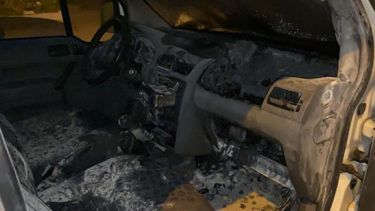 İftara yetişmeye çalışan sürücünün hafif ticari aracı seyir halinde alev aldı