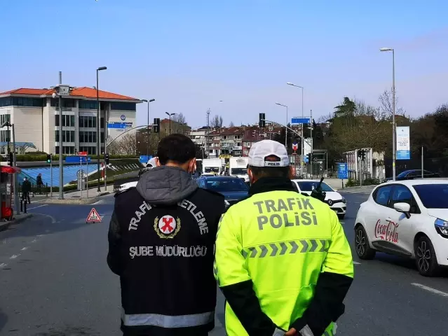 İstanbul'da yoğun bölgelerde trafik denetimi