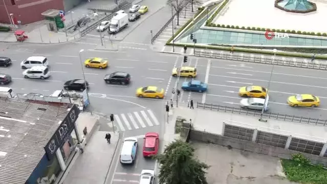 İstanbul'da yoğun bölgelerde trafik denetimi