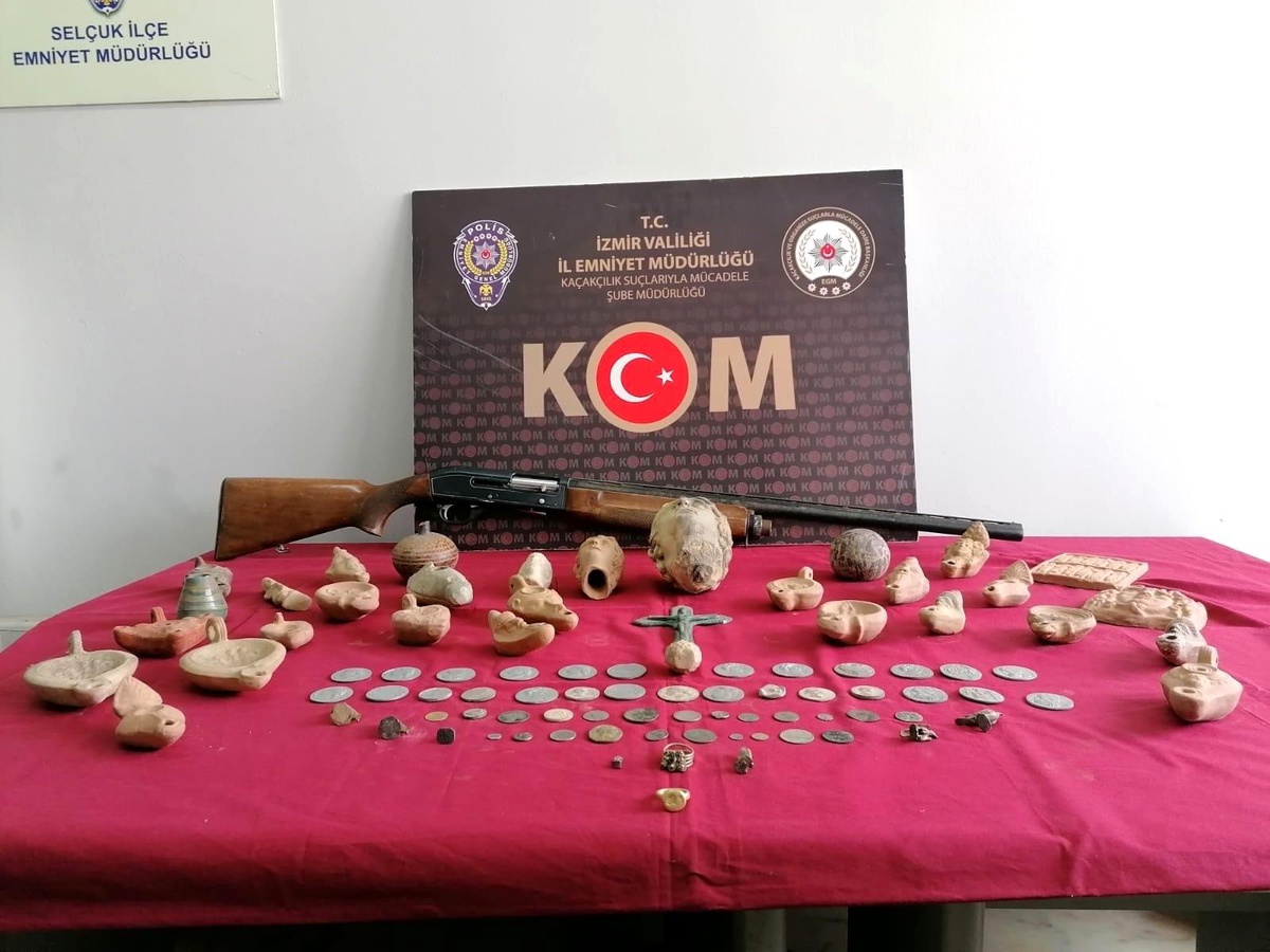 İzmir\'de 91 adet tarihi eser ele geçirildi