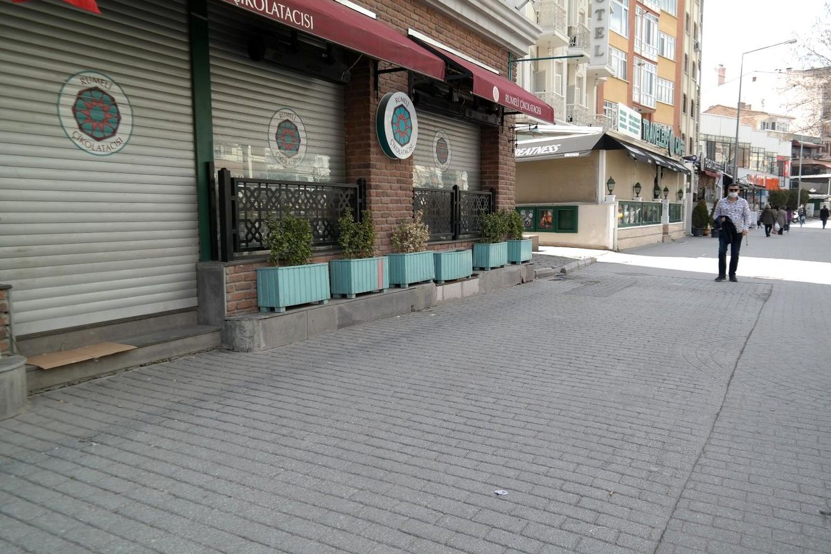Kafeler kapandı Adalar boş kaldı