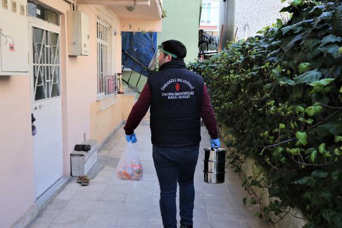 Karantinadaki hastalara belediyeden sıcak yemek desteği