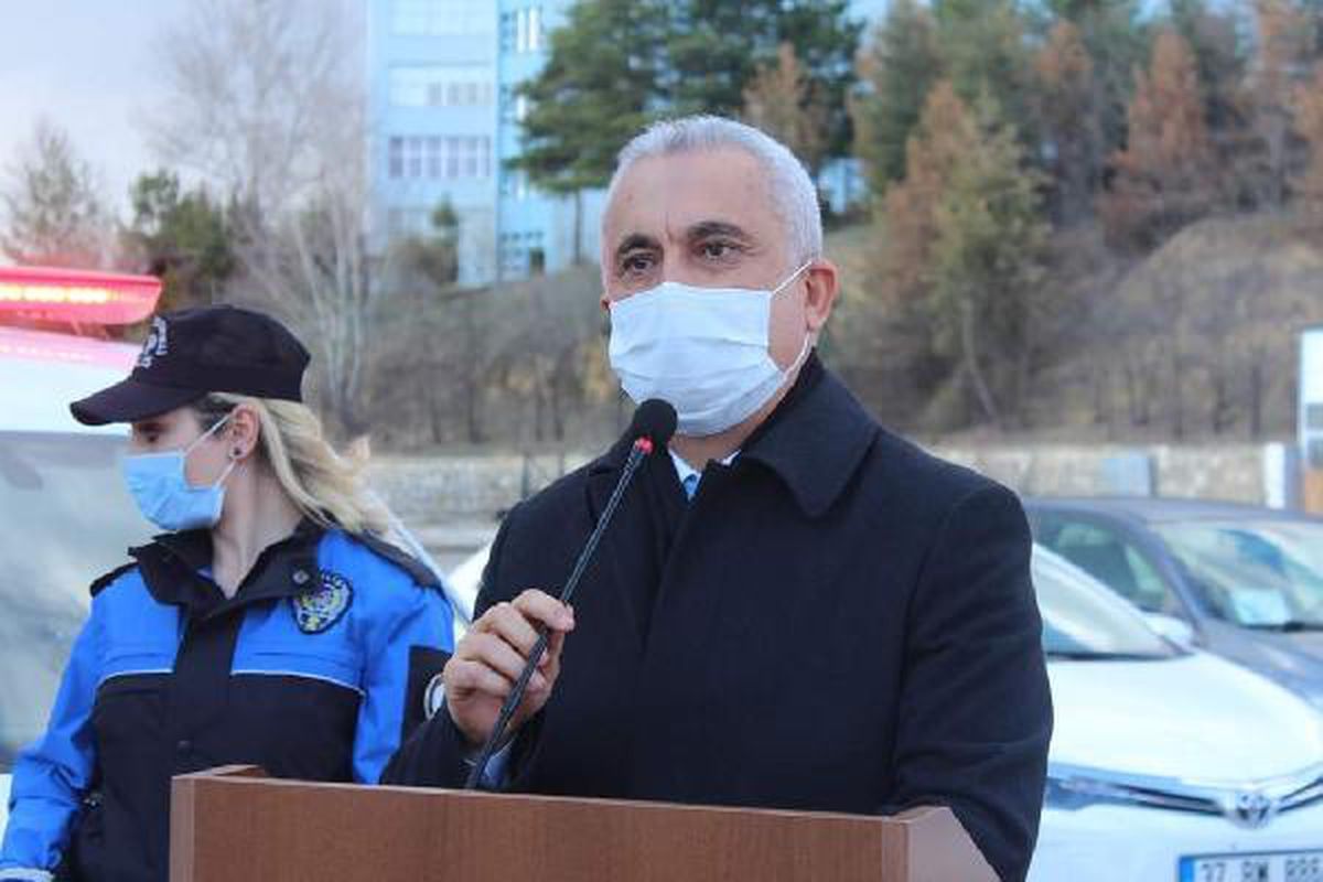Kastamonu Valisi Çakır: İnsanların yüzde 60\'ı sokakta amaçsızca geziyor