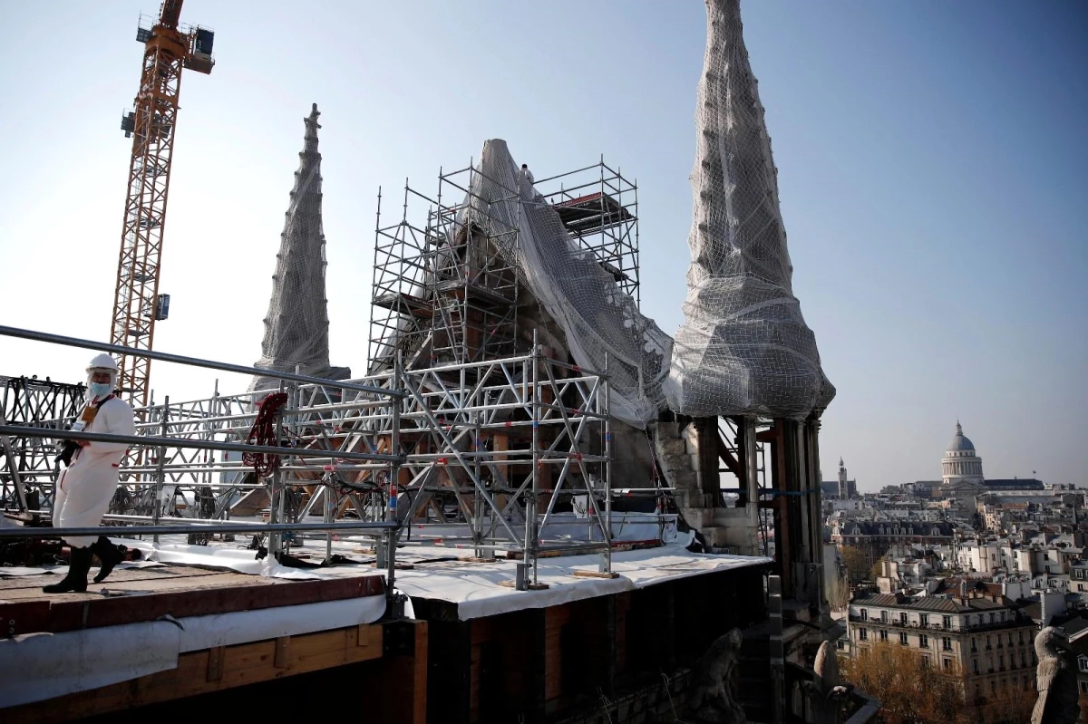 Son dakika haberleri | Macron, Notre-Dame Katedrali\'nin restorasyon alanını ilk kez ziyaret etti