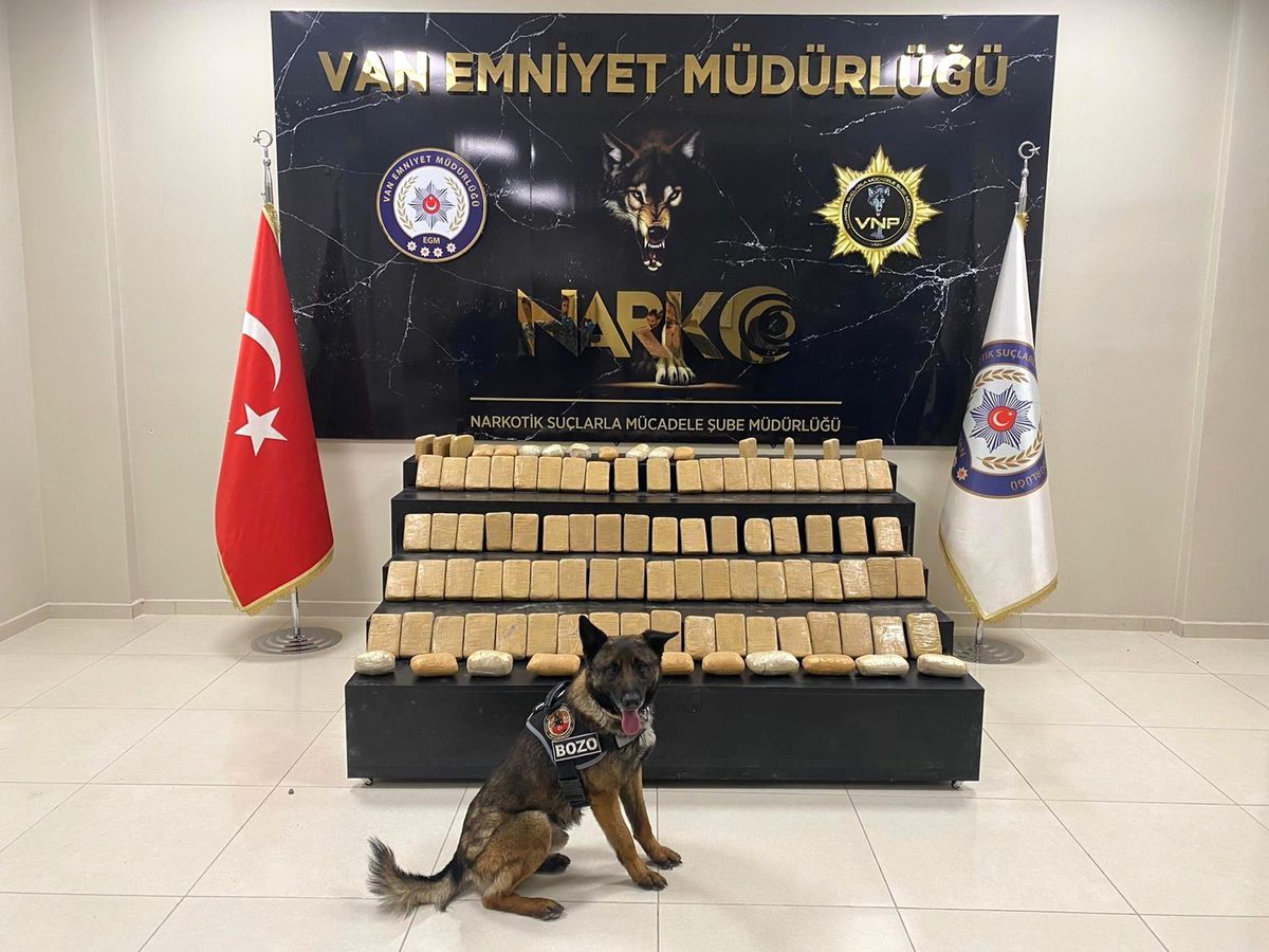 Park halindeki araçta 51 kilo 561 gram eroin ele geçirildi