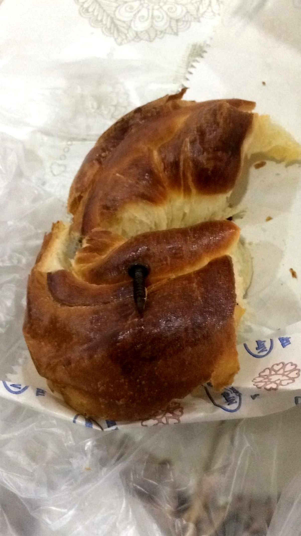 Poğaçanın içinden çıkan şoke etti