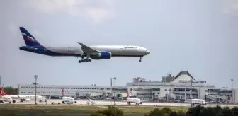 Rus uçakları, Antalya'ya boş gelip dolu dönüyor