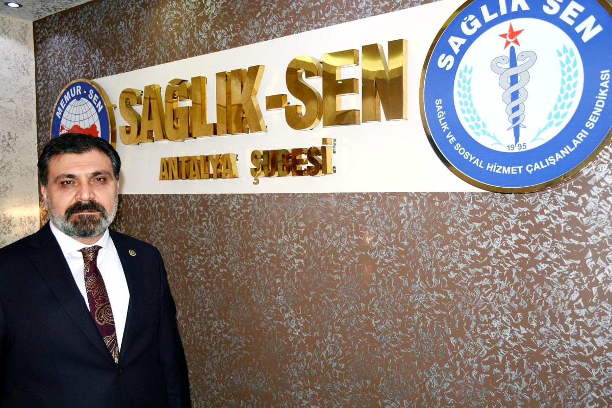 Sağlık çalışanları, yakınlarının da aşılamada öncelikli olmasını istiyor