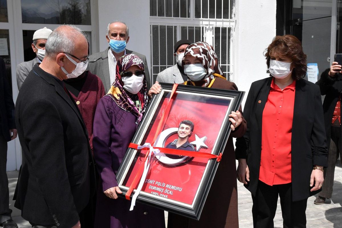 Şehit Durmuş Öcal\'ın ismi kütüphanede yaşatılacak