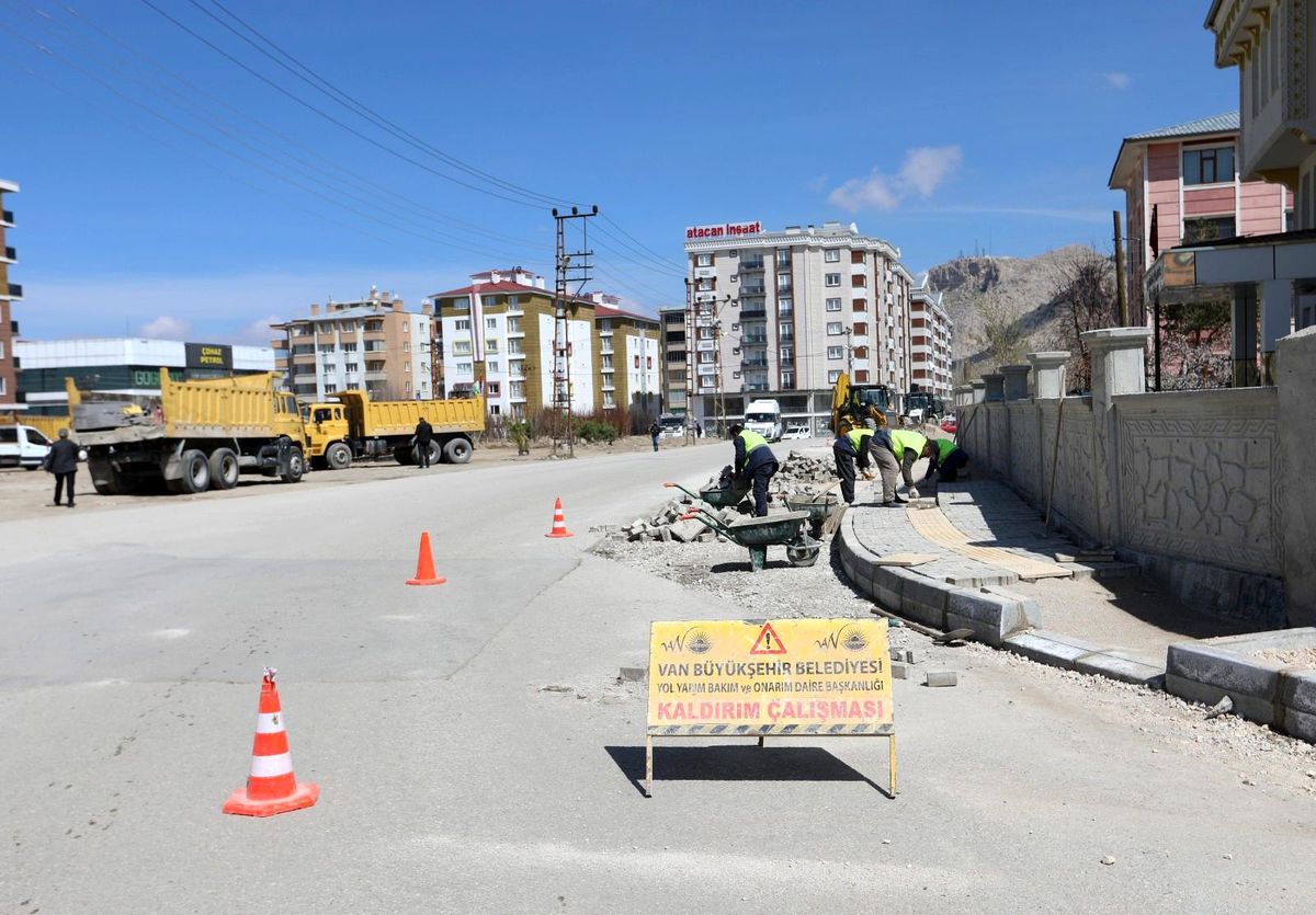 Şerefiye Caddesi\'nde kavşak çalışması