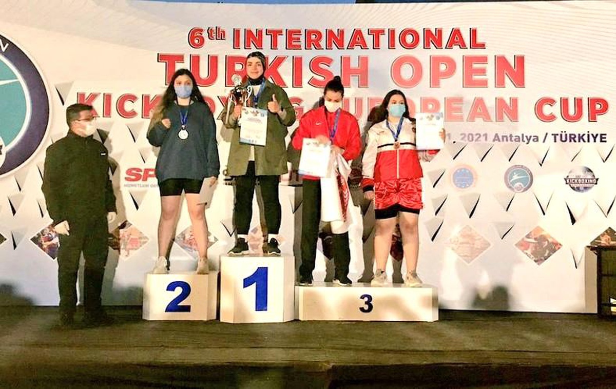 Sivaslı sporcu Kick Boks\'ta Avrupa şampiyonu oldu
