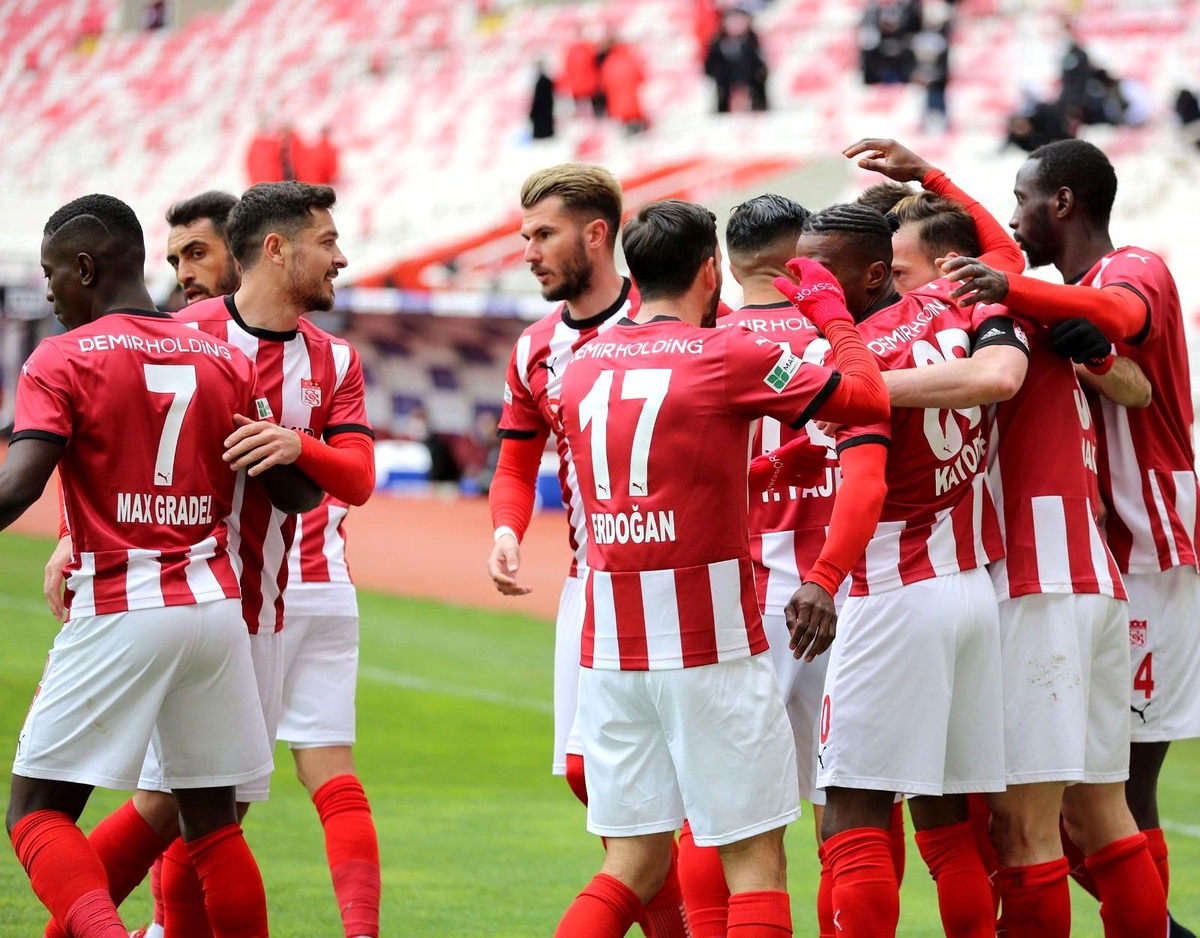 Sivasspor\'da hedef yenilmezlik rekorunu kırmak