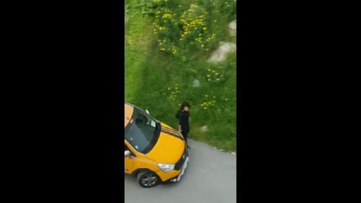 Taksi şoförü, takip ettiği genç kadına aracıyla çarptı