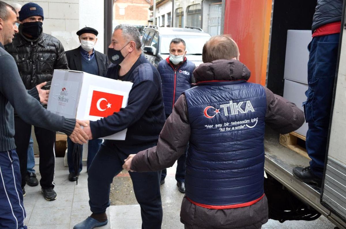 TİKA\'dan Kosovalı ihtiyaç sahiplerine ramazan paketleri