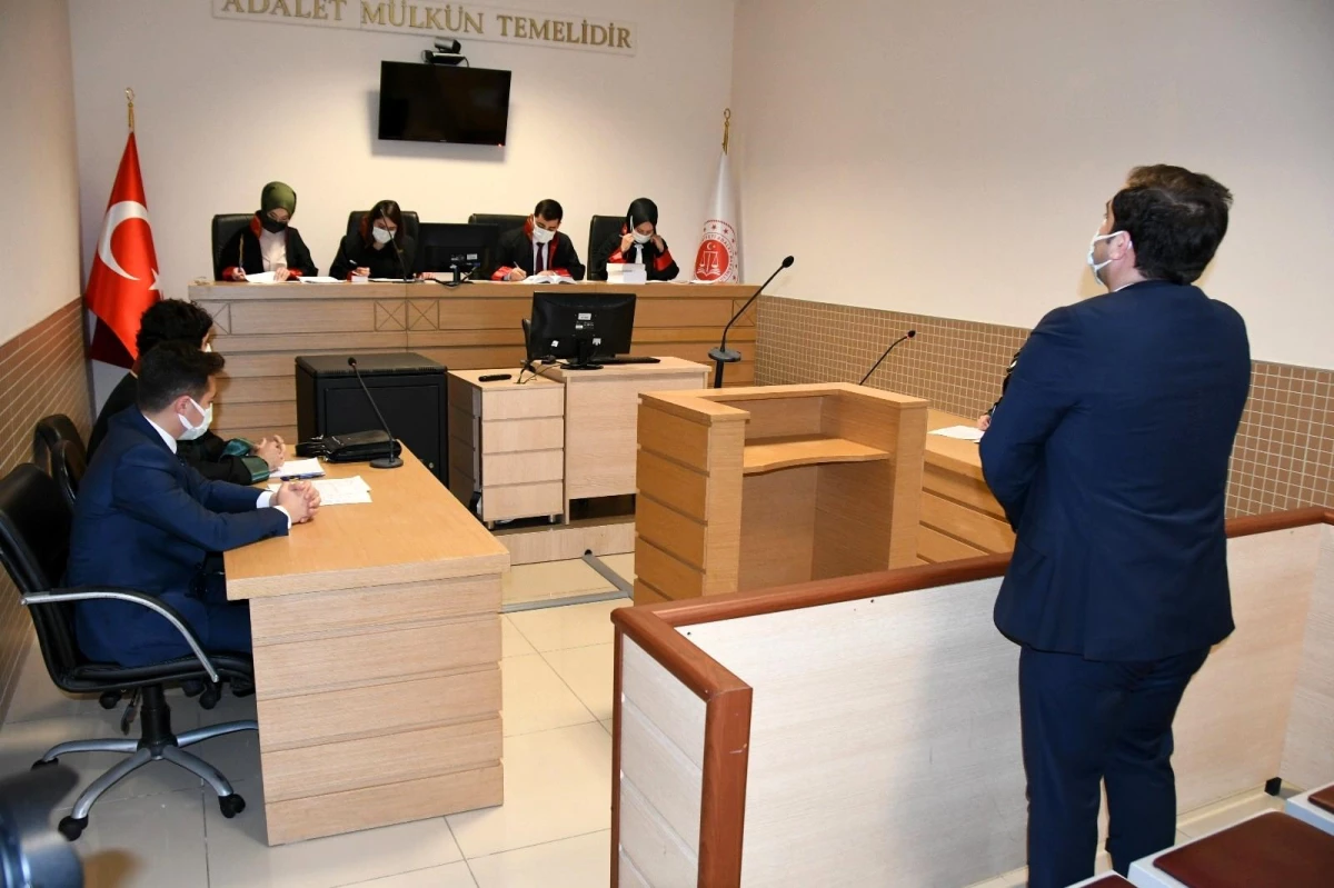 Anadolu Adliyesi\'nde hakim ve savcı adaylarından kurgusal duruşma