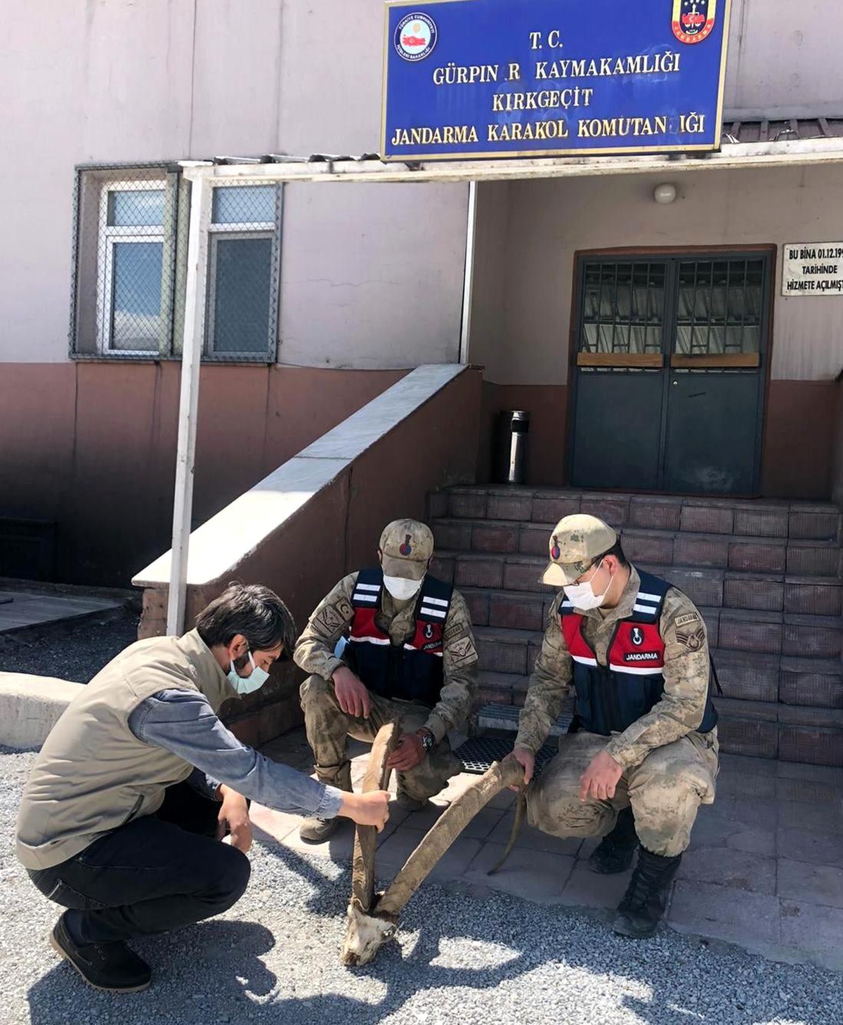 Araçlarında yaban keçisine ait boynuz trofesi bulunduran 4 kişiye toplam 69 bin 612 liralık idari para kesildi