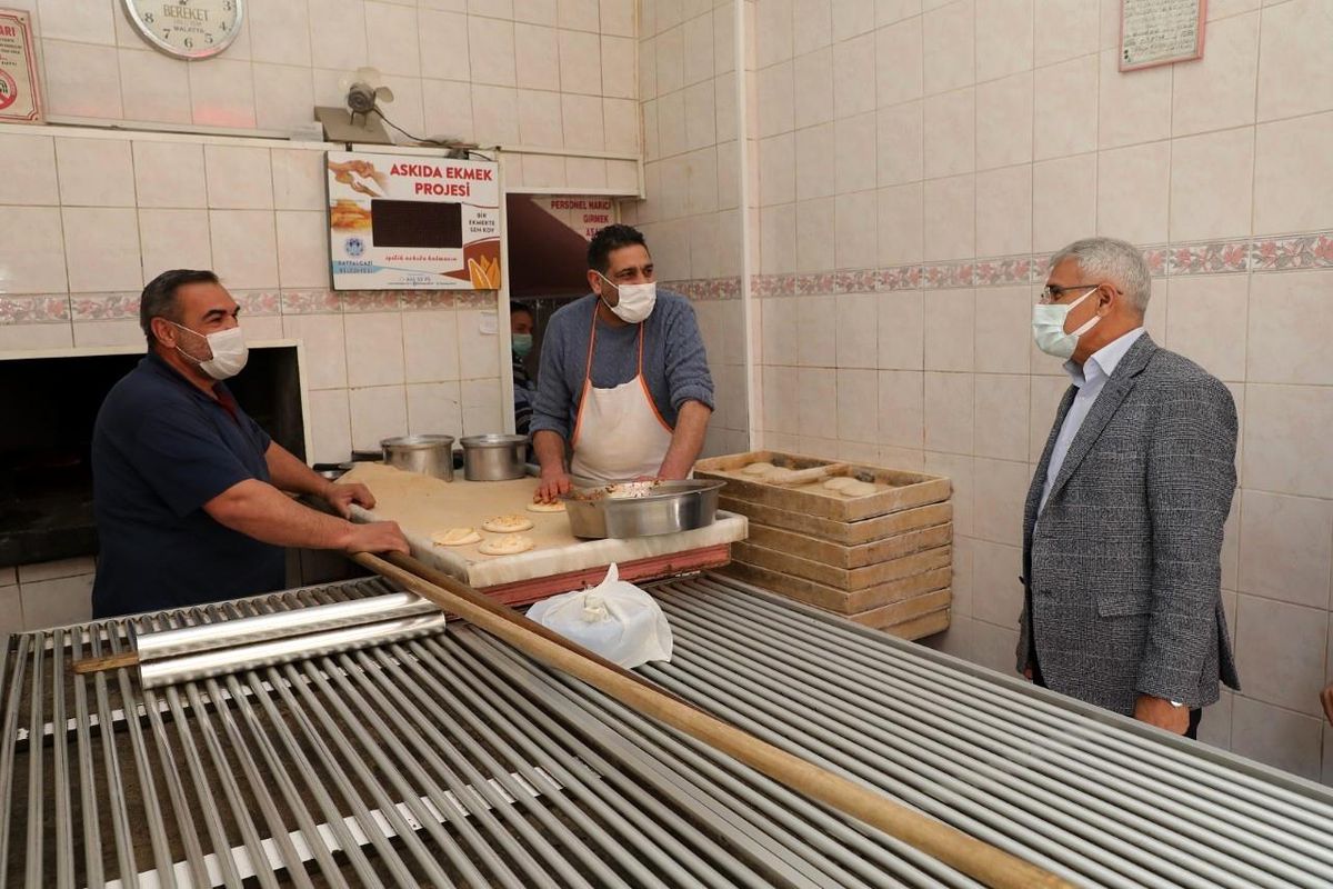 Başkan Güder, esnafın yanında esnafla iç içe