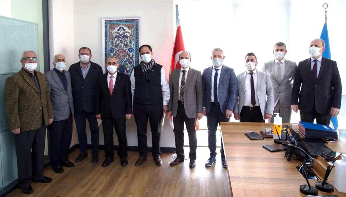 Başkan Işık\'tan Encümen Üyelikleri sona eren Meclis Üyelerine Teşekkür Belgesi