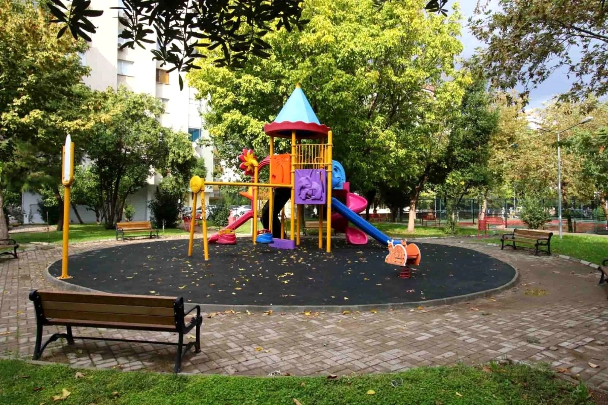 Bayraklı yeni parklara kavuşuyor