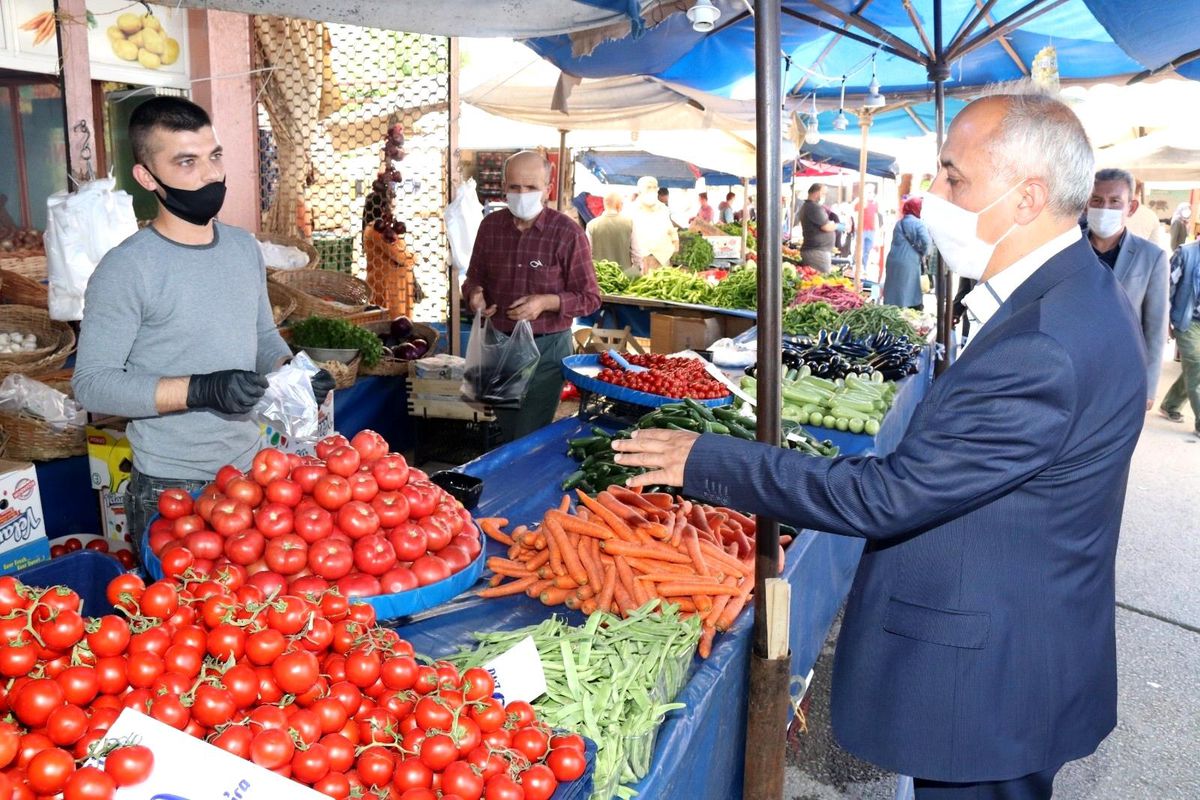Belediye\'den örnek hareket! Tüm alışverişlerini ilçe esnafından yapıyorlar