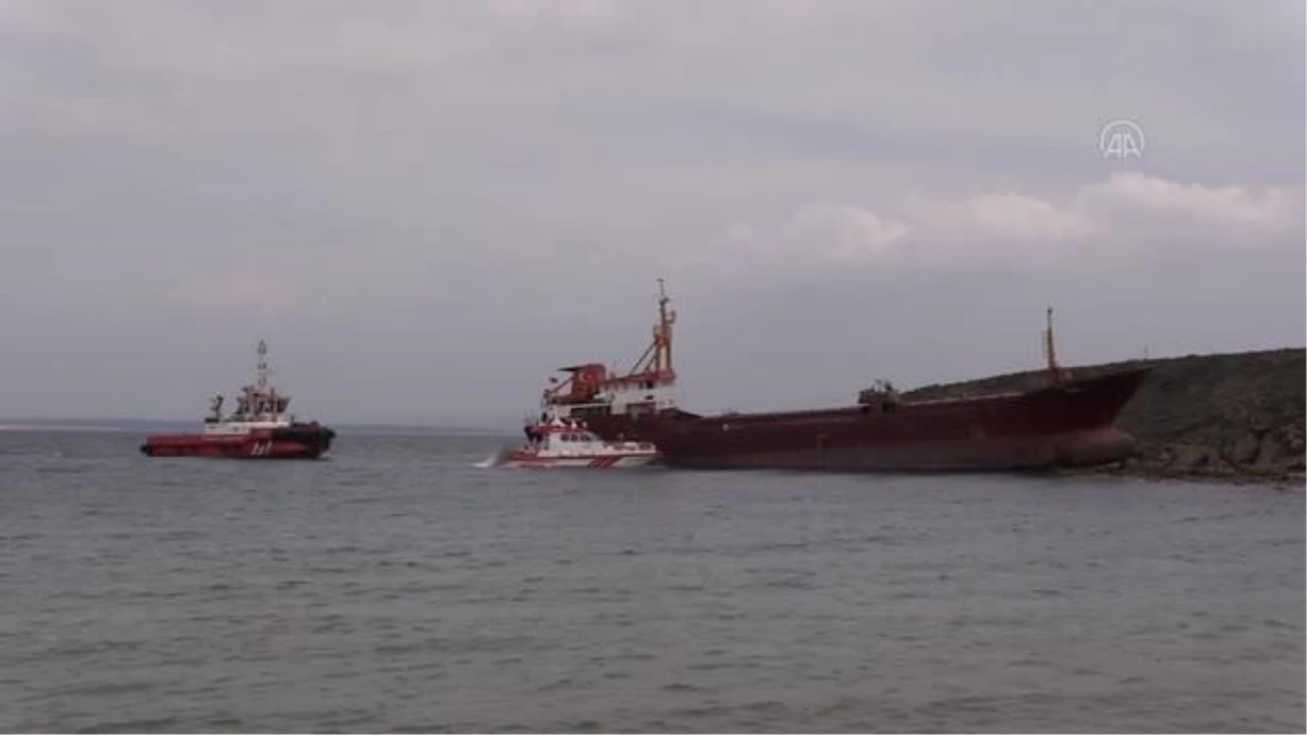 ÇANAKKALE - Karaya oturan gemi kurtarıldı
