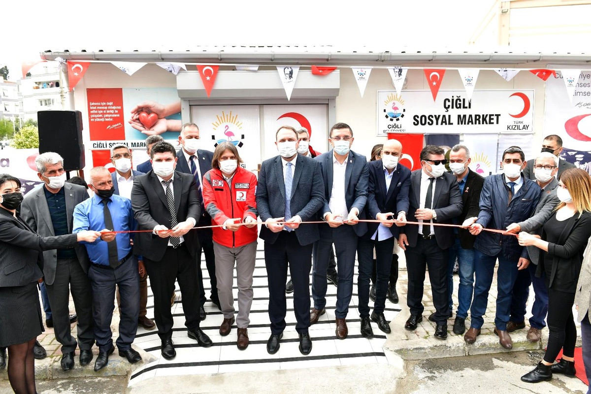Çiğli Sosyal Market hizmete açıldı