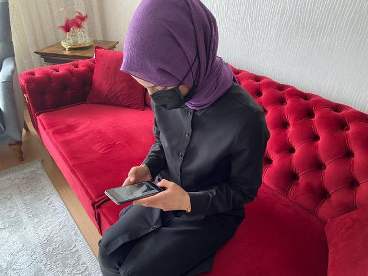 Son dakika haberi! Covid-19 aşısı olmak istemeyen öğretmeni, Bakan Koca ikna etti (2)