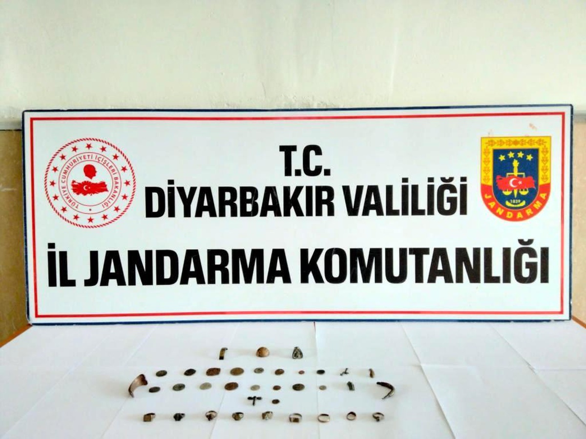 Diyarbakır\'da tarihi eser kaçakçıları suçüstü yakalandı