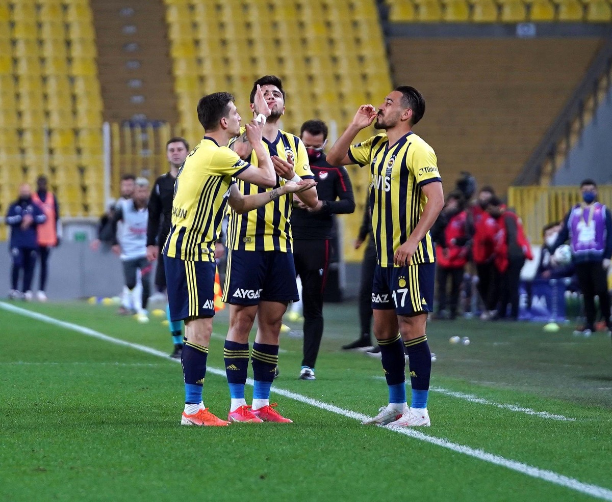 Emre Belözoğlu oyunu çizgiye çekti!